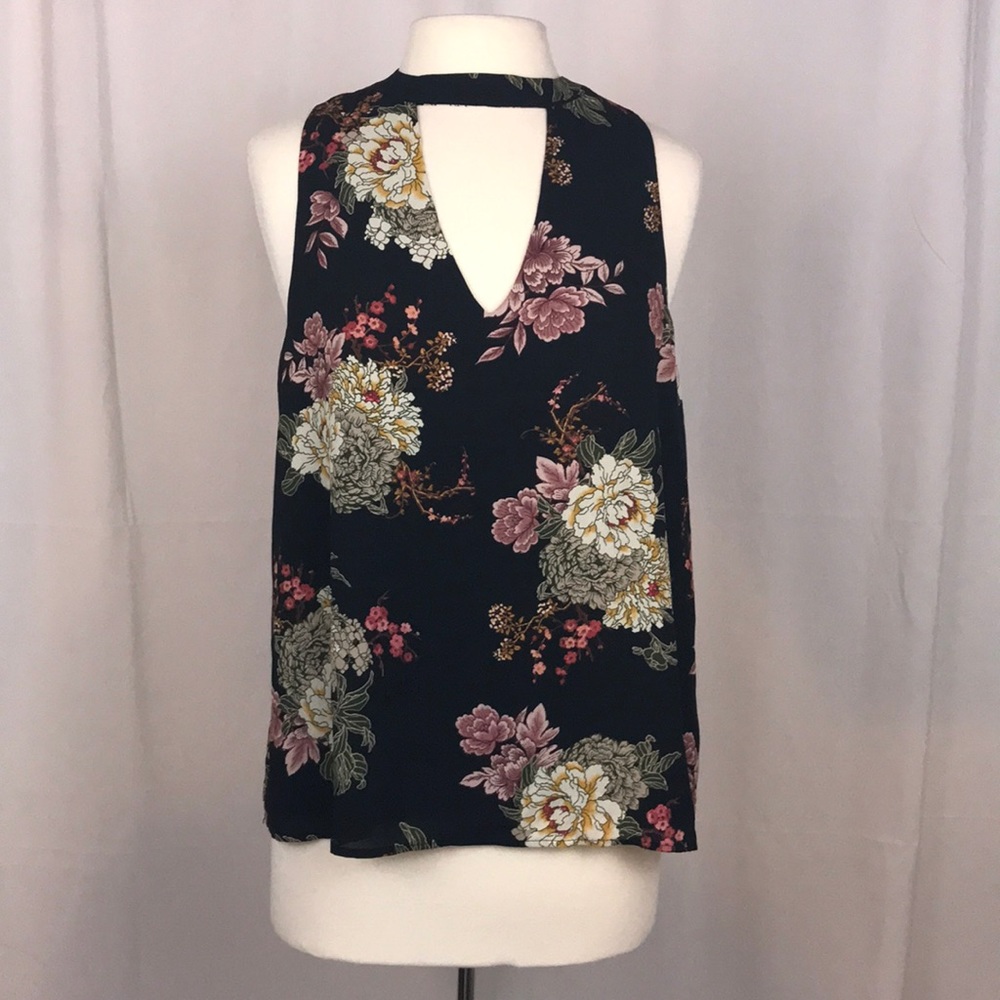 Nine Britton Sleeveless Floral Blouse